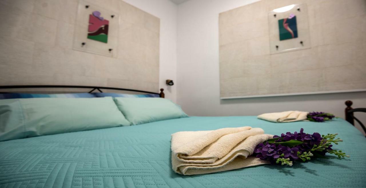 Ibis Your Cosy Oasis With Private Parking And Patio Split Bagian luar foto
