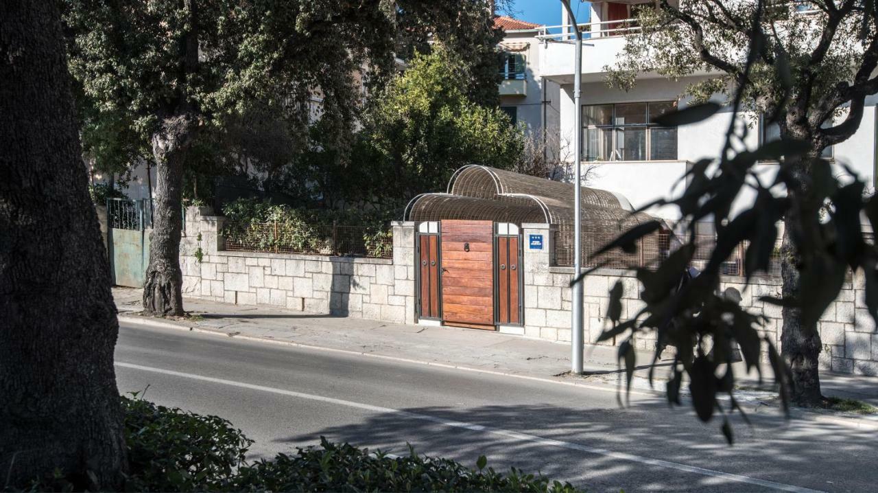 Ibis Your Cosy Oasis With Private Parking And Patio Split Bagian luar foto