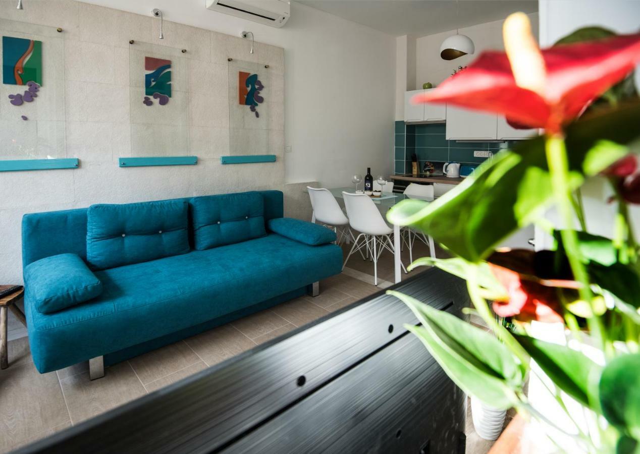 Ibis Your Cosy Oasis With Private Parking And Patio Split Bagian luar foto