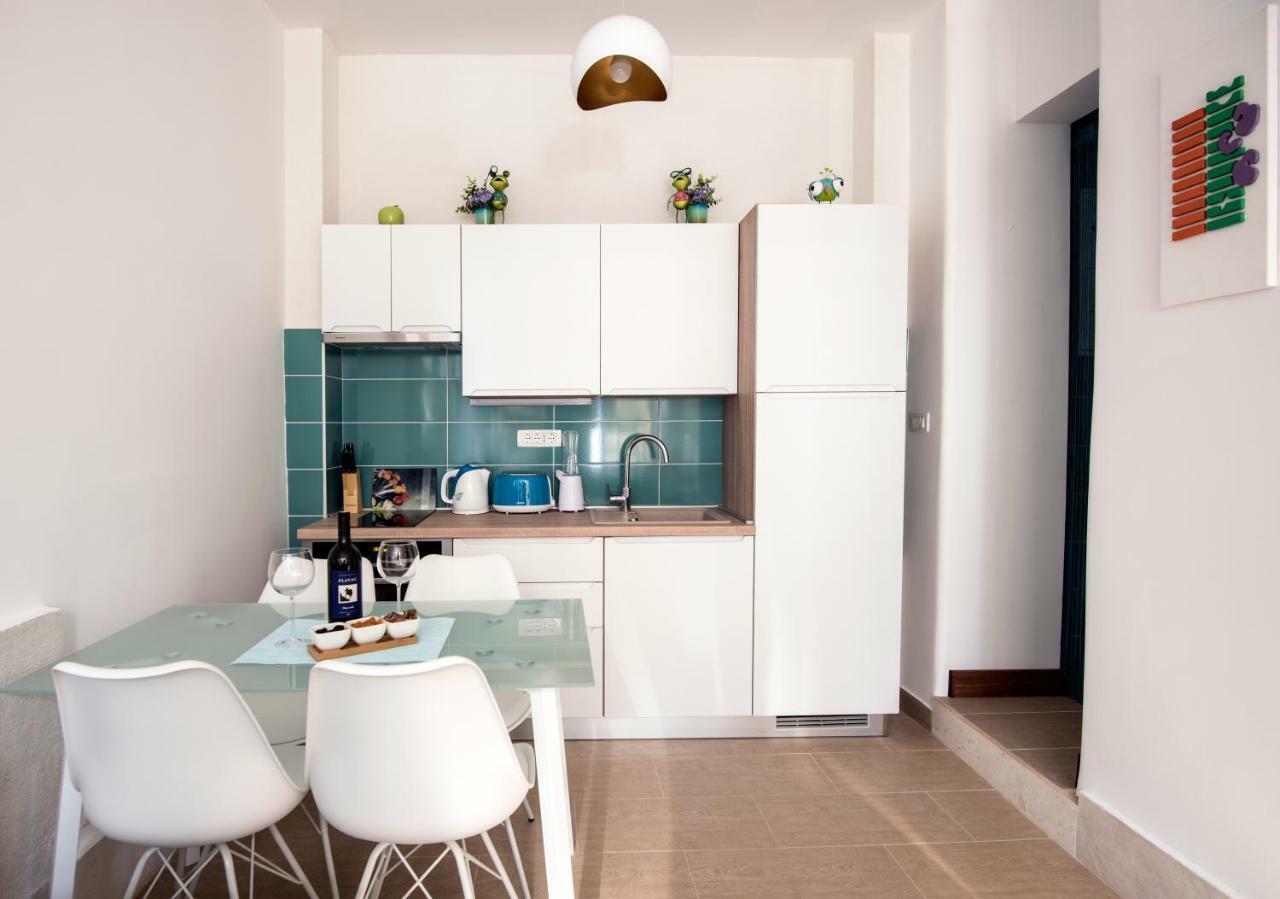 Ibis Your Cosy Oasis With Private Parking And Patio Split Bagian luar foto