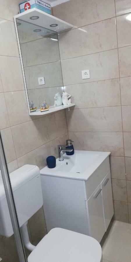 Ibis Your Cosy Oasis With Private Parking And Patio Split Bagian luar foto