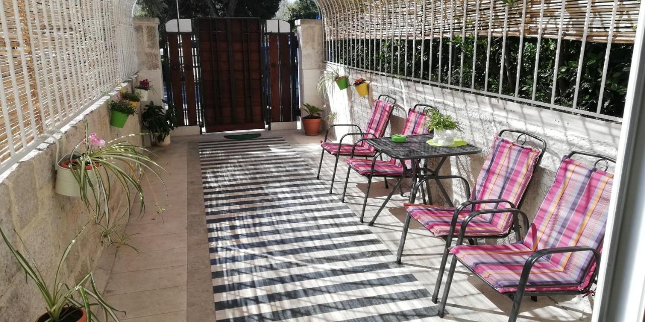 Ibis Your Cosy Oasis With Private Parking And Patio Split Bagian luar foto