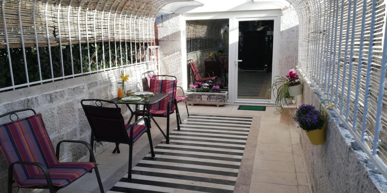 Ibis Your Cosy Oasis With Private Parking And Patio Split Bagian luar foto